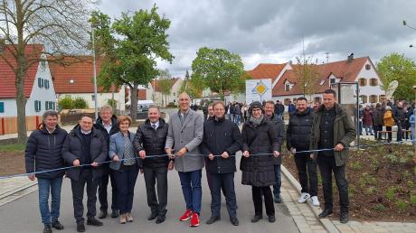 Im Rahmen einer "Kleinen Dorferneuerung" ist in Alerheim die Hauptstraße mit den angrenzenden Plätzen saniert worden. Am Sonntag fand die offizielle Einweihung statt.