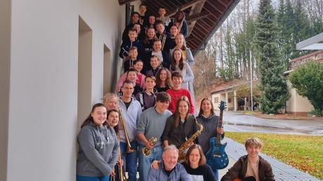 Spielt mit der Lehrer Bigband Bayern ein Doppel-Konzert: die Bigband des Gymnasiums Königsbrunn. 