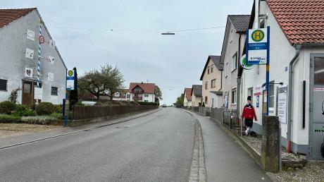 Zu hohe Geschwindigkeiten und eine beengte, unübersichtliche Situation gefährdet Buskinder in Kühnhausen.