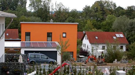 Ein Haus mit Flachdach will ein Bauwerber in Obergriesbach bauen. Der 35 Jahre alte Bebauungsplan würde aber nur ein Satteldach erlauben. 