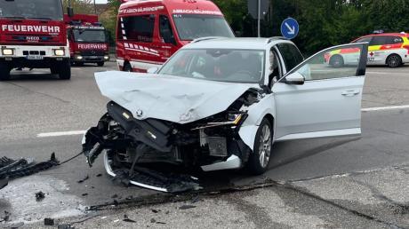Heftig gekracht hat es bei einem Unfall in Bäumenheim. An diesem Auto entstand Totalschaden.