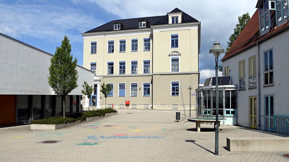 Die Werner-Egk-Grundschule in Oberhausen soll laut einem gemeinsamen Fraktionsantrag aus dem Stadtrat umbenannt werden.