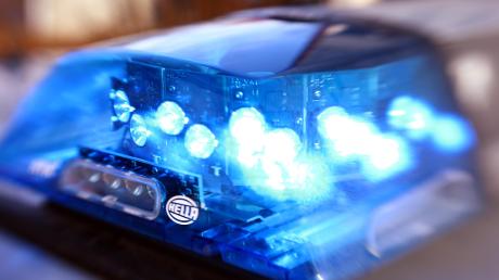Die Polizei sucht nach Hinweisen zu dem Diebstahl aus einem Auto in Vöhringen.