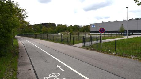 Der häufig genutzte Radweg zwischen dem Filzinger Kreisverkehr und der A7 ist in einem schlechten Zustand, er soll bald saniert werden.