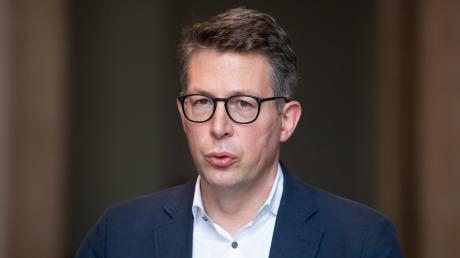 Markus Blume, Wissenschaftsminister, warnt vor einer verfehlten Wirtschaftspolitik in Bayern.