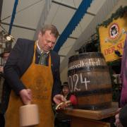 Bürgermeister Michael Lederer hat am Mittwochabend das Donaumoos-Volksfest in Karlshuld eröffnet.