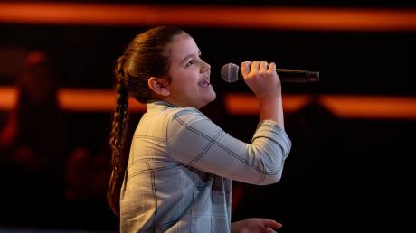 Rosa Wonnenberg aus Affing darf sich im "Team Lena" in den Battles der Sat.1-Show "The Voice Kids" beweisen.