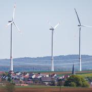 Immer wieder umstritten: Der Ausbau der Windkraft in Bayern.