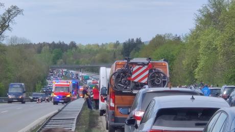 Die A96 ist nach einem Unfall zwischen Schöffelding und Landsberg Ost gesperrt.
