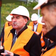 Wirtschaftsminister Hubert Aiwanger zu Besuch im Leipheimer Gaskraftwerk LEAG.