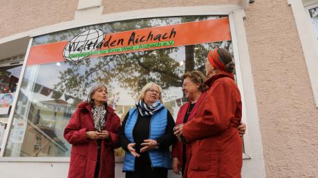 Von links freuen sich Ursula Göb, Brigitte Schulte, Gertrud Drexel und Elisabeth Schlaphof über 20 Jahre Weltladen in Aichach.