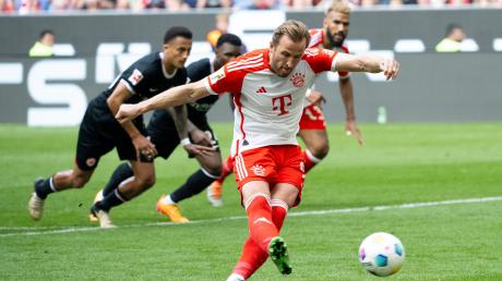 Harry Kane verwandelte den Elfmeter sicher zum 2:1 gegen Eintracht Frankfurt.