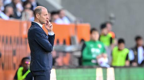 FCA-Trainer Jess Thorup wirkte nach der 0:3-Pleite gegen Werder Bremen konsterniert wie selten. Doch was ist in dieser Spielzeit noch möglich?