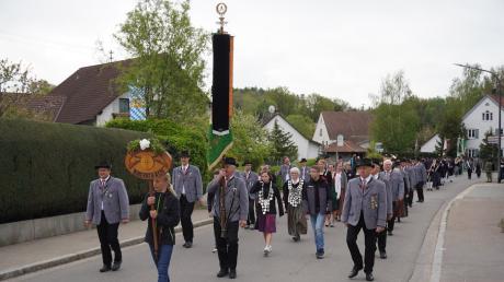 Drei Tage lang hat der Schützenverein Biberach/Asch sein 100-Jahr-Jubiläum gefeiert. Auch andere Schützenvereine aus Roggenburg nahmen am Umzug teil. 