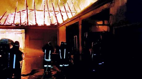 In Ehingen hat in der Nacht ein landwirtschaftliches Anwesen gebrannt. 