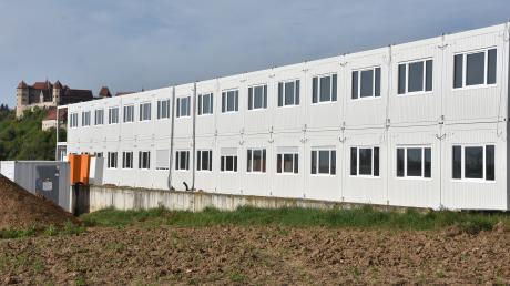 Bis zu 80 Personen können in der aus Wohncontainern bestehenden Unterkunft am Wannenberg in Harburg unterkommen.