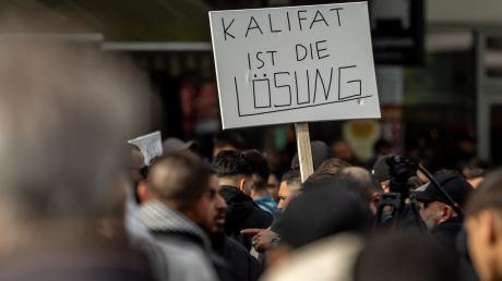 Die Islamisten-Demo in Hamburg sorgt für Empörung in der Politik.