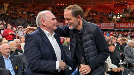 Vergangene Zeiten: Bei der Jahreshauptversammlung des FC Bayern im November war die Stimmung zwischen Uli Hoeneß und Thomas Tuchel noch bestens. Mittlerweile ist das Klima zwischen Bayern-Patron und dem Trainer deutlich angespannter.