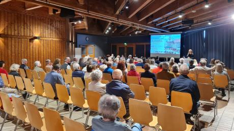 Die Bürgerversammlung der Stadt Landsberg fand dieses Jahr in der Wendelhalle des Sportzentrums statt.