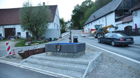 Der Brunnenplatz an der Kreuzung zwischen Schlossweg und Kirchberg in Osterberg nimmt bereits konkrete Formen an.