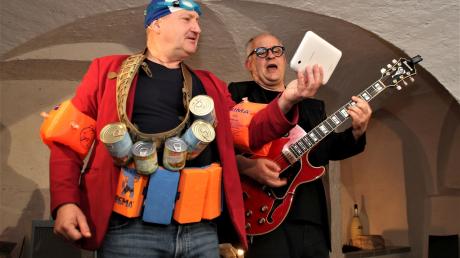 Das Potsdamer Kult-Duo Dirk Pursche  (rechts)  und Stefan Klucke (links) begeisterte das Publikum in Haunsheim mit bitterbösen Witzen und tiefsinningem Humor.