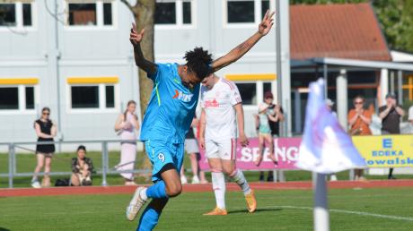 Mit dem ersten Ballkontakt sorgte Raphael Marksteiner im Totopokal-Finale mit dem 3:1 für die Entscheidung zu Gunsten des SV Cosmos Aysteten.