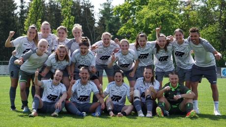 Die Frauen des SC Biberbach bejubelten nach dem 2:1-Erfolg in Geratskirchen den erstmaligen Sprung an die Tabellenspitze der Landesliga. 
