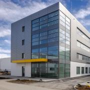 Der viergeschossige Neubau für die Powder-Up-Pilotanlage zur Herstellung von Batteriematerialien am ZSW in Ulm.
