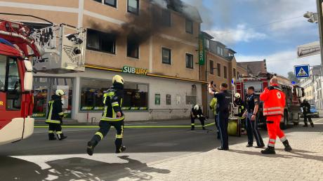 Über der Subway-Filiale in der Münchener Straße in Neuburg ist am Donnerstagnachmittag ein Feuer ausgebrochen.