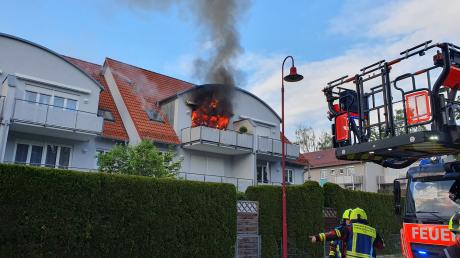 In Gersthofen löschte die Feuerwehr am Samstagabend einen Wohnungsbrand.