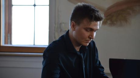 Der Augsburger Pianist Evgeny Konnov spielte auf Schloss Leitheim.