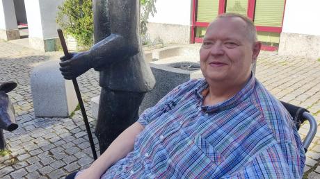 Wolfgang Schießl hatte im Alter von 48 Jahren einen schweren Schlaganfall. Er hat sich zurück ins Leben gekämpft, seit einigen Jahren ist er jedoch auf einen Rollstuhl angewiesen.