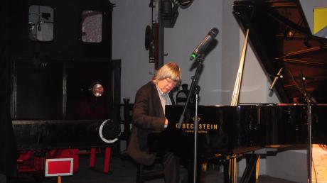 Begeisterte mit seinem Bruder Thorsten im Lockschuppen: Axel Zwingenberger am Piano.
