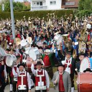 Das Bezirksmusikfest in Rammingen war ein Höhepunkt für Blasmusikfans. Beim Gemeinschaftschor spielten rund 1200 Musikerinnen und Musiker mit.