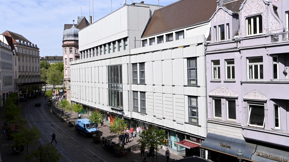 Ein politischer Vorstoß von FW-Stadtrat Peter Hummel sieht ein Römermuseum im Karstadt-Gebäude vor.            