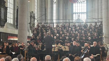 Die Kantorei St. Georg begeisterte zusammen mit dem Bachorchester.