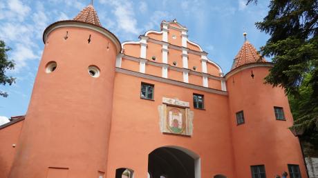 Das Obere Tor in Neuburg sieht von außen super aus, im Innenraum besteht aber großer Sanierungsbedarf.
