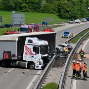 An dem Unfall an der Anschlussstelle Landsberg Nord waren ein Lkw und ein Pkw beteiligt.
