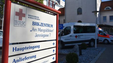 BRK Bayerisches Rotes Kreuz Soziales Seniorenheim Altenheim Pflege
Aktuell befindet sich das BRK-Seniorenheim in der Jennisgasse in Donauwörth. Der Standort wird jedoch aufgegeben, ein Neubau muss her. Das wurde am Montag den Beschäftigten mitgeteilt.
