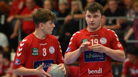 Sie stehen für die Handball-Zukunft des VfL Günzburg: Leo Spengler und Nico Schmidt.