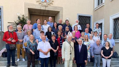 Gemeinsam feierten die Gäste aus dem französischen Fère-en-Tardenois mit den Wertingern 35 Jahre Städtepartnerschaft.