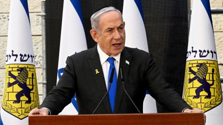 Der innenpolitische Druck auf den israelischen Premierminister Benjamin Netanjahu wächst weiter. Auch in der eigenen Partei gehen wichtige Akteure auf Distanz. 