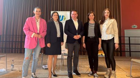 Bei der Podiumsdiskussion der jungen Union Dr. Lisa Wolf (von links), Simone Bader, Dr. Volker Ullrich, Kerstin Neuhaus und Samantha Simbeck.