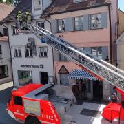 Die Feuerwehr Günzburg musste am Wätteplatz in Günzburg eine Taube aus einer misslichen Lage befreien.