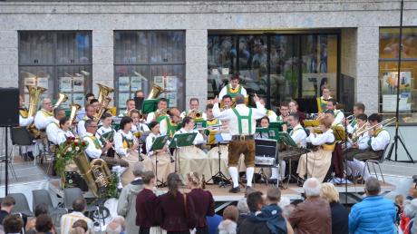 Die mit der Stadtkapelle Mindelheim seit 66 Jahren freundschaftlich verbundene Bürgerkapelle aus Tramin in Südtirol gibt am Pfingstsonntag um 18 Uhr auf dem Marienplatz ein großes Standkonzert.