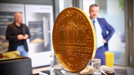 Ein Objekt der Begierde:. Diese Münze ist 2,2 Millionen Euro wer und ist am Dienstag in Um zu begutachten. 