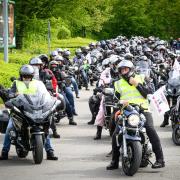 Motorräder so weit das Auge reicht. 450 nahmen an der Benefizfahrt von "Bikers for Kids" zu Gunsten des querschnittsgelähmten Timo aus Gersthofen teil.