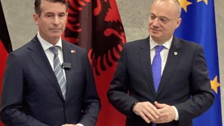 Eric Beißwenger traf den albanischen Außenminister Igli Hasani.