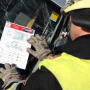 Rettungskarten können Einsatzkräften die Arbeit am Unfallort deutlich erleichtern. Eine eigene kann man ganz leicht selbst beantragen. 