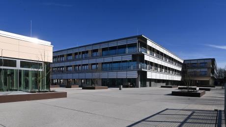 Nach dem Umzug des Gersthofer Paul-Klee-Gymnasiums in den Neubau braucht die Franziskussschule neue Container um vier Klassen unterzubringen.